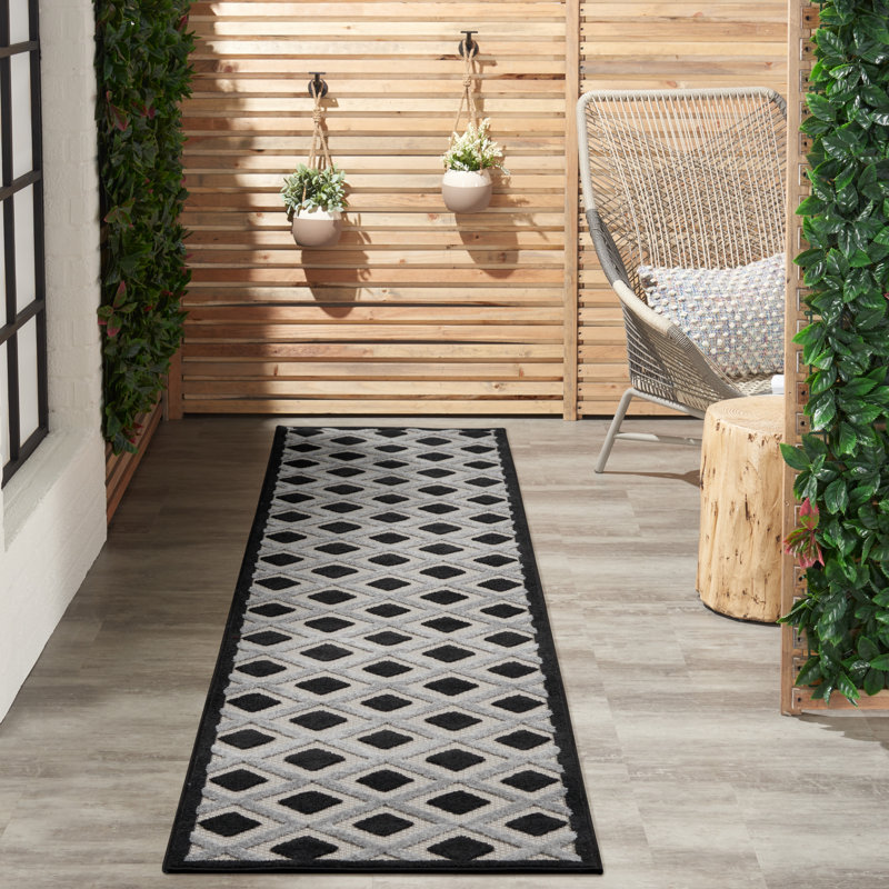 Aeliana Geometric Indoor / Outdoor Rug, Runner 2'3" x 12'