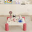 Une table basse avec un agencement de couleurs de Dopamine-1178698822-1178698823