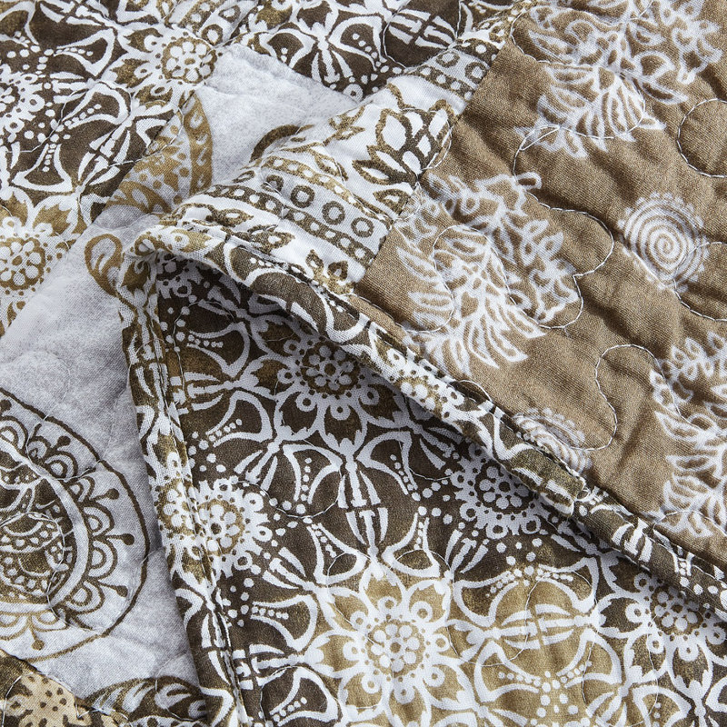 Paisley Coverlet, Queen Bedspread + 2 Shams