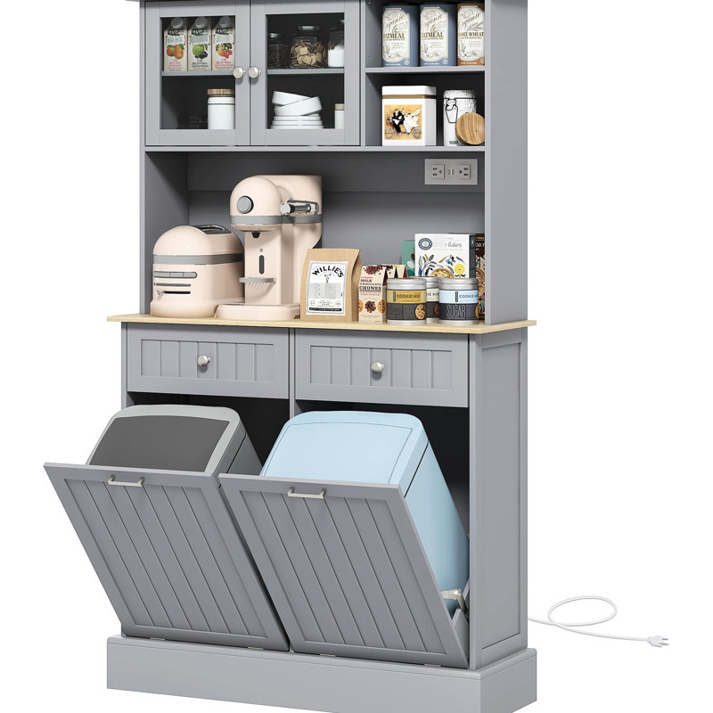 Garde-manger de 68 po gris avec point de charge. Portes de rangement autoportantes en verre et tablette réglable. Pour diverses utilisations. 2 armoires à ordures inclinables. Prises de courant et ports intégrés. Spacieux