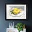 «Lemons On A Plate I», reproduction encadrée de qualité supérieure - prête à être accrochée-684532675-684532673