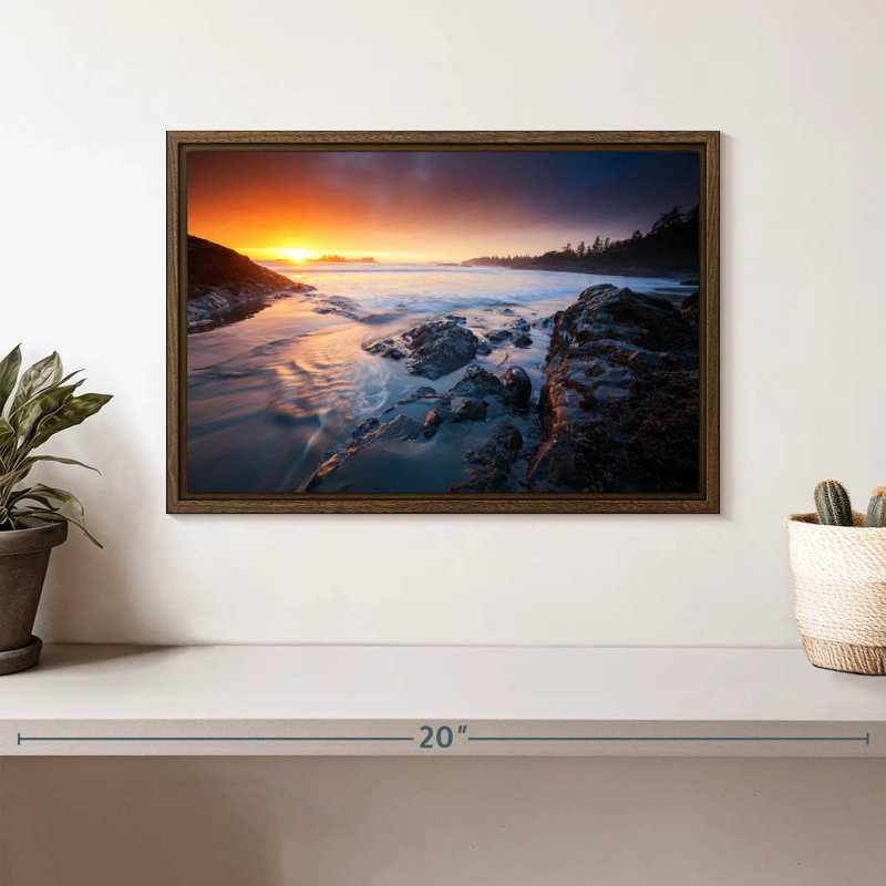 Coucher de soleil sur la côte du Tofino, 13 po x 9 po, Cadre flottant noyer