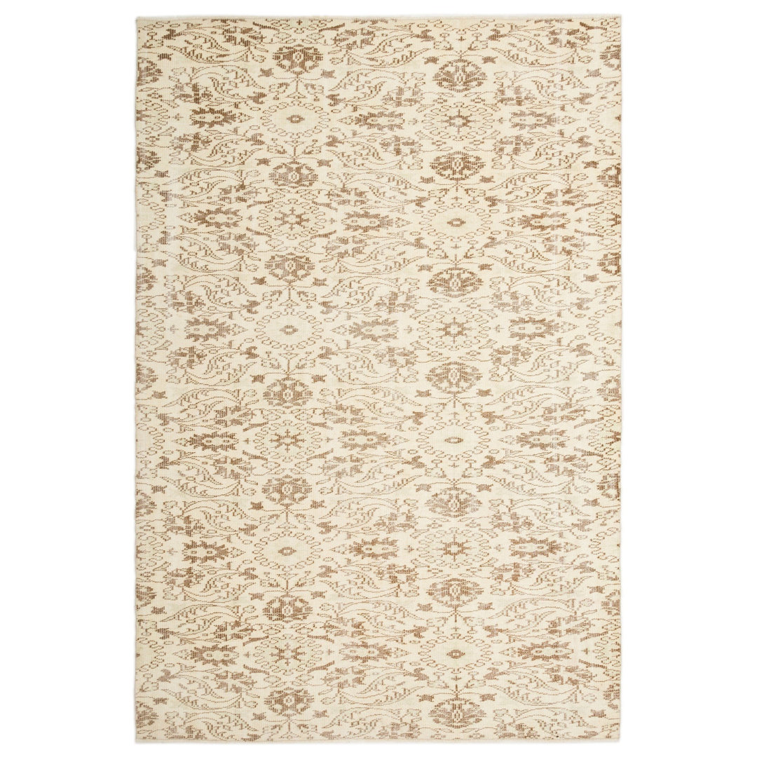Round Sawbridgeworth Hand Knotted Area Rug