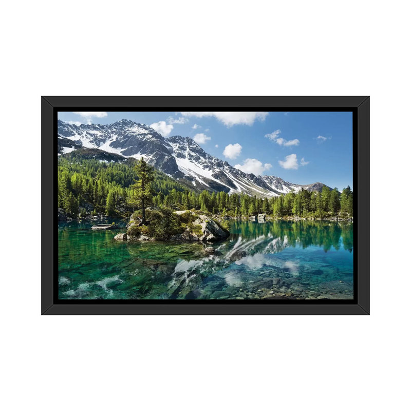 «Magic Lake» par Stefan Hefele - reproduction de photo, H 40 po x l 60 po x 1,5 po, Toile avec cadre noir