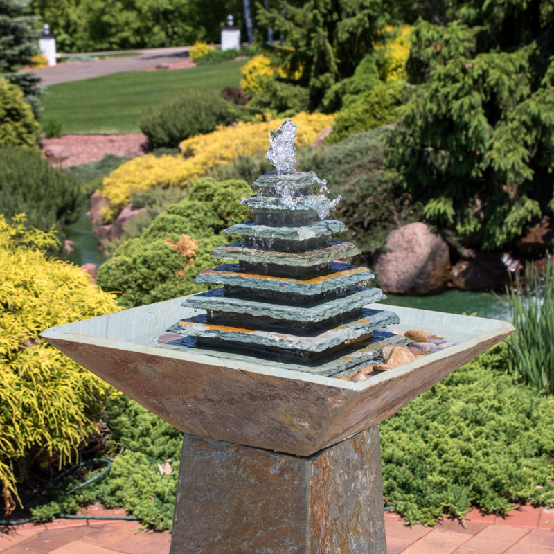 Fontaine d'extérieur en ardoise avec lumière