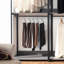 Walk-in de style rustique: rangement très profond, placard à teinture avec tiroirs: organisez vos articles efficacement