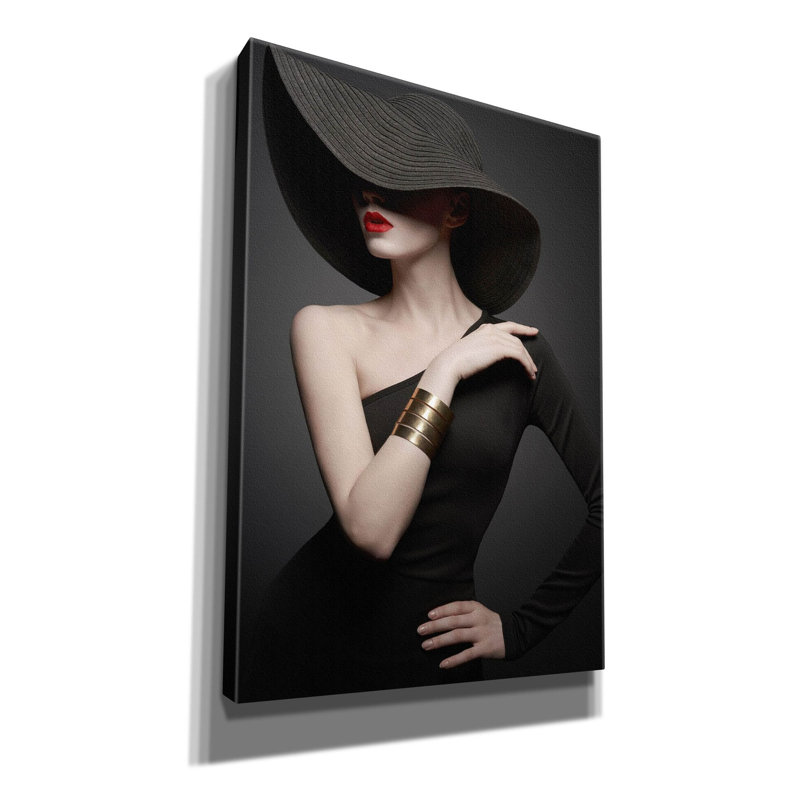 Dame en noir sur toile, H 26 po x l 18 po x P 0,75 po