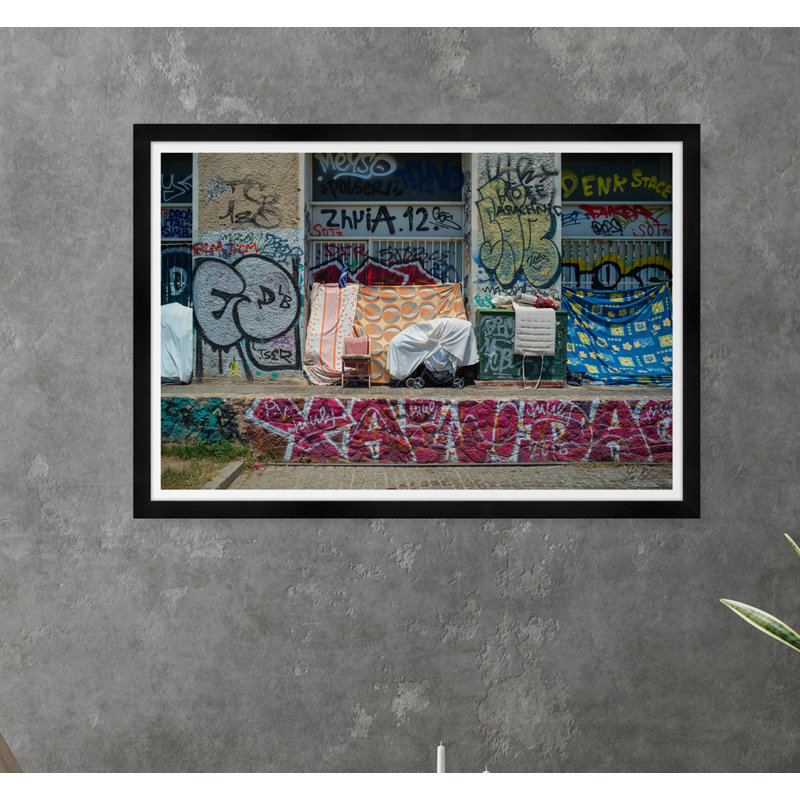 «Athens Graffiti I» par Tim Klein - Photographie avec cadre photo