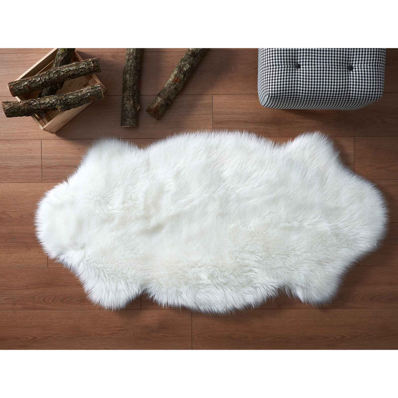 Tapis ivoire en polyester touffeté à la machine Novavy Napavine, Nouveauté 2 pi 6 po x 4 pi 11 po