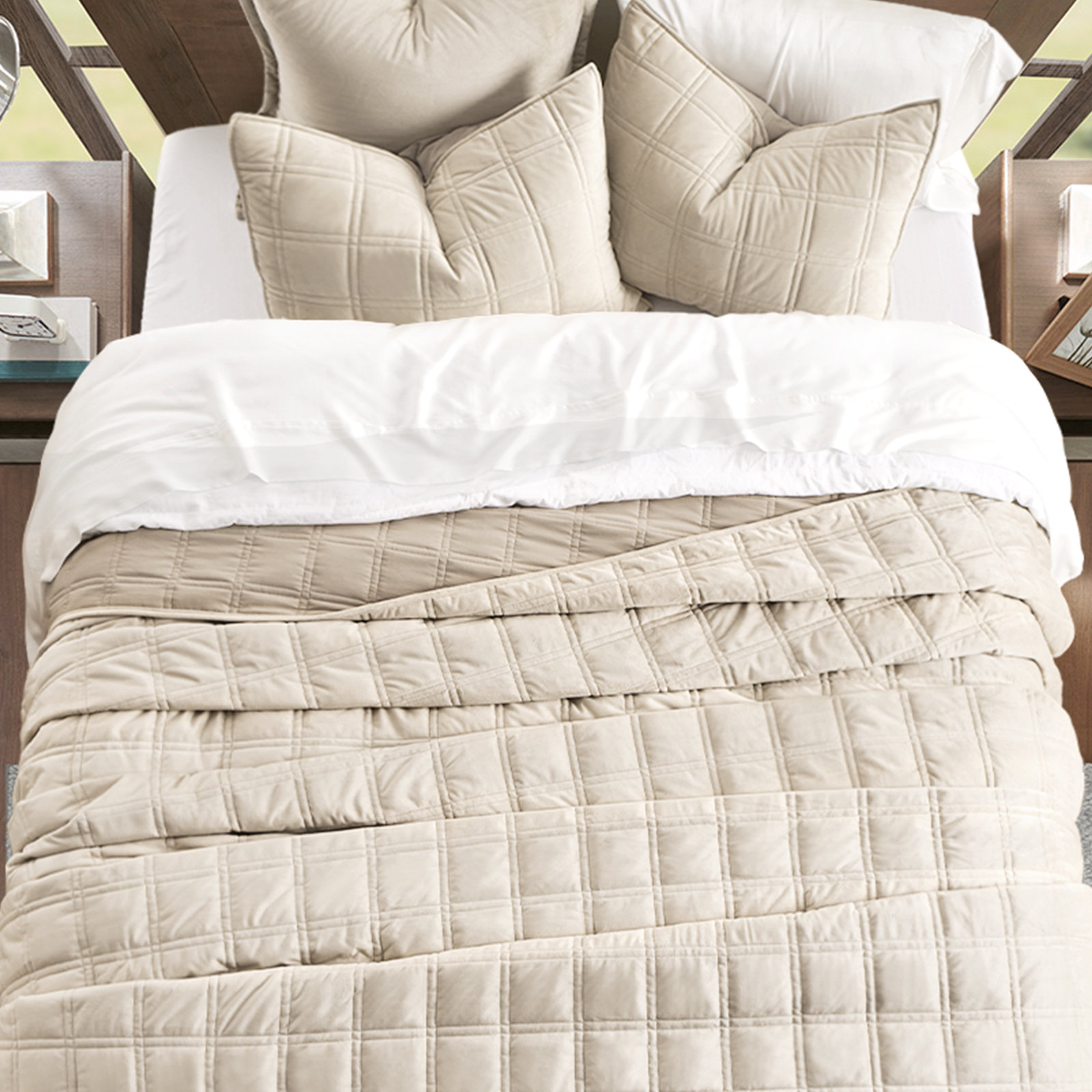 Velvet Quilt Set, King Quilt + 2 King Shams, Beige