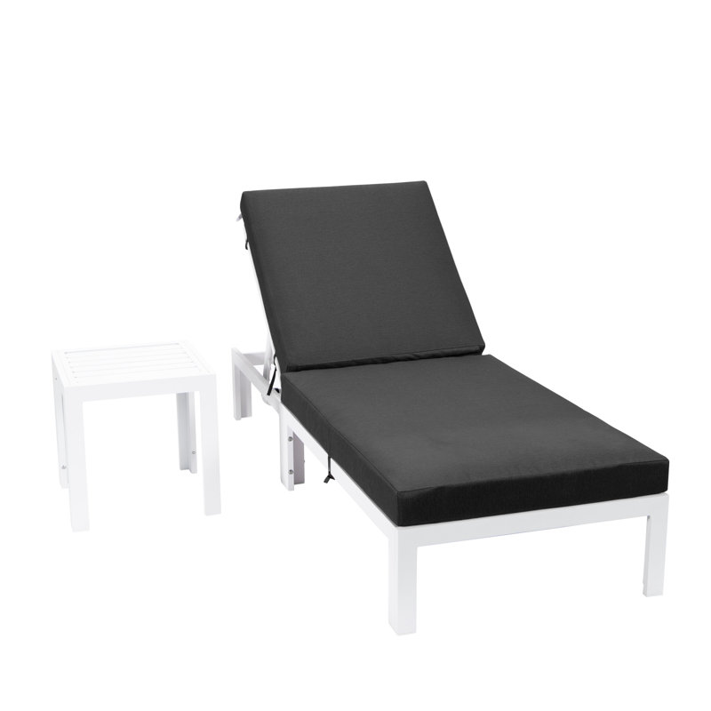Chaise longue d'extérieur blanche avec table d'appoint et coussins Leisuremod Chelsea, Blanc / Blanc, Noir