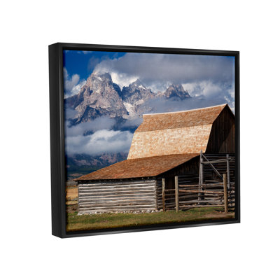 Photographie de chalet de campagne «Foggy Mountain Peaks» par Dennis Frates