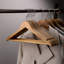 Cintres à vêtements en bois massif renforcé - solution de garde-robe sans plis-1504475302