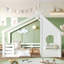 Lit plateforme simple en forme de maison avec fenêtre décorative et petite tablette intégrée, construction solide, finition blanche