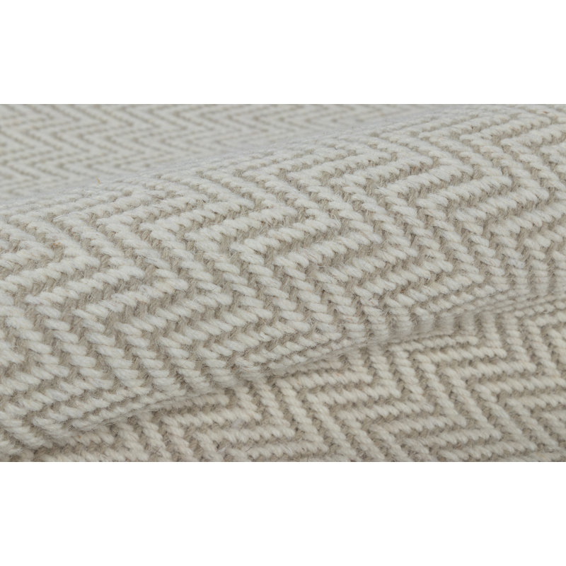 Tapis Pulse tissé à la main en laine à chevrons gris chiné, 427 x 488 cm, 14 pi x 16 pi