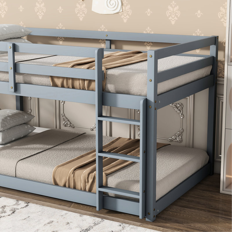 Lit simple au-dessus d'un lit mezzanine gris en bois d'hévéa massif avec lit pour une nuit de sommeil paisible, Gris