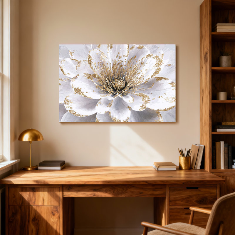 Motif de plantes blanches et de fleurs avec des accents dorés, H 16 po x l 24 po