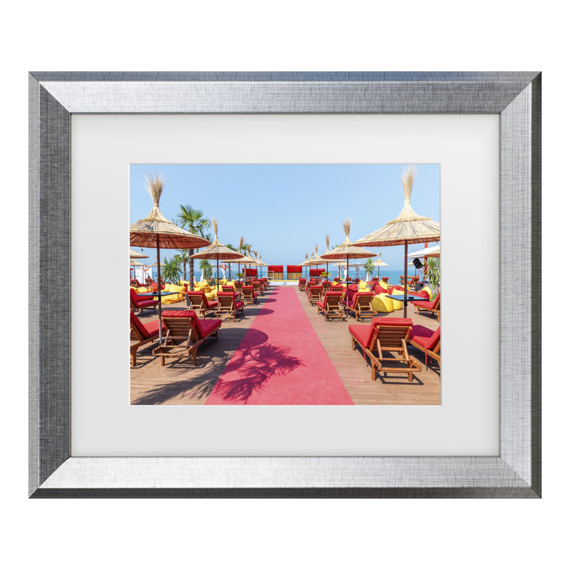 Œuvre encadrée sur un bar de plage argent rouen, Bolic, H 14,5 po x l 17,5 po, Cadre argenté