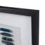 Décoration murale encadrée bleu agate - art dimensionnel, céruléen teint naturel, base blanc doux, cadre en verre et noir, décor suspendu horizontalement, agate de céruléen, contraste, protection, utilisation intérieure