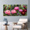 Ensemble de 3 tableaux sur toile représentant un perroquet tropical, des pivoines roses et des coléoptères colorés, idéal pour décorer un salon, une chambre ou toute autre pièce de la maison.
