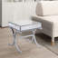Table de bout abstraite en bois massif