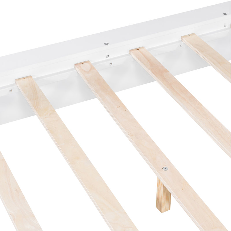 Très grand lit, blanc, lit plateforme, auvent à DEL, lignes épurées, auvent de décoration de chambre intemporelle au look contemporain, ambiance douillette