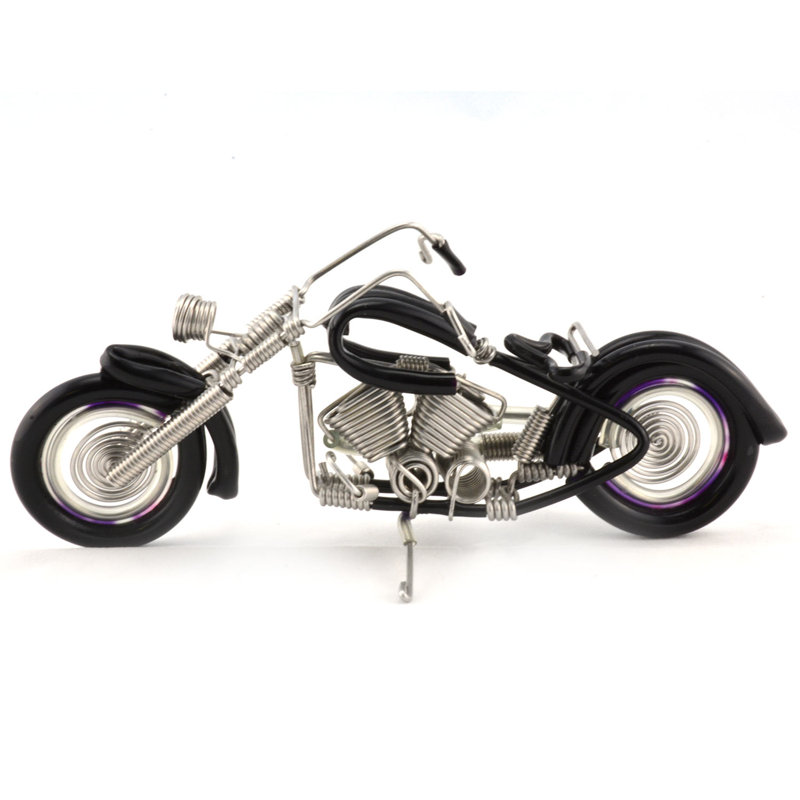 Modèle de motocyclette en fil d’art
