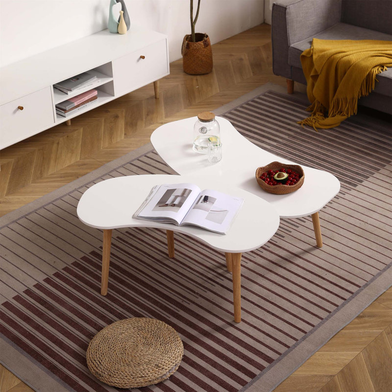 Table basse en forme d'écrou avec pieds en bois massif, surface spacieuse pour les boissons et la décoration, assemblage facile et utilisation polyvalente dans les espaces de vie.