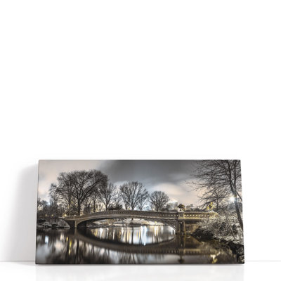 «Bow Bridge over Turtle Pond in Central Park, New York», reproduction d'art sur toile