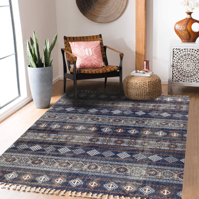 Tapis bleu foncé / brun / ivoire en polypropylène tissé à la machine Crescio