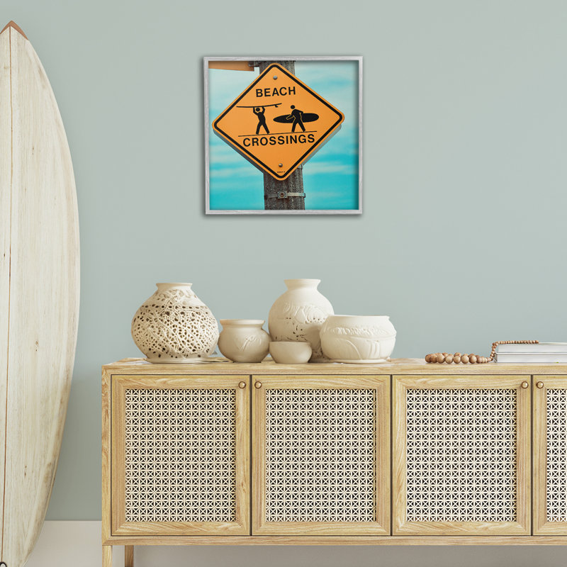 "Beach Crossing Sign" gris, estampe numérique par Ashley Singleton, Estampe numérique Farmhouse, H 24 po x l 24 po