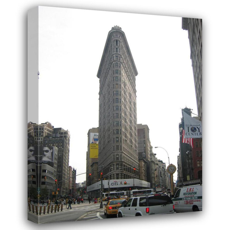 New York City Flatiron Building, H 24 po x l 18 po