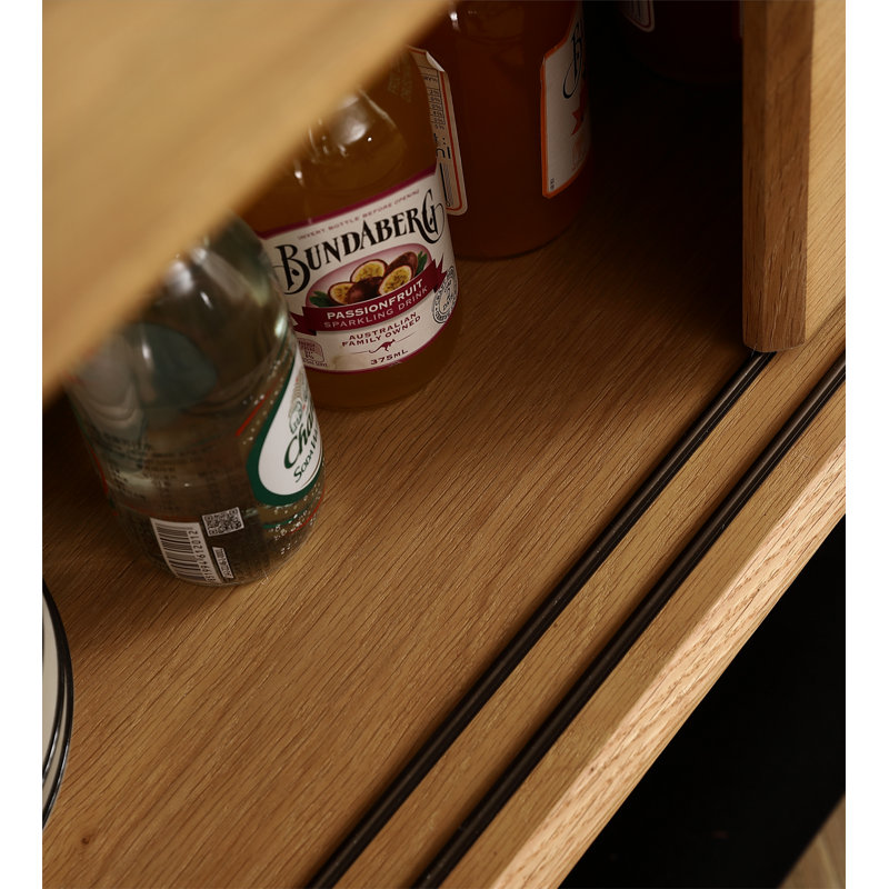 Armoire coulissante polyvalente pour la salle à manger, améliorant le rangement et l'esthétique