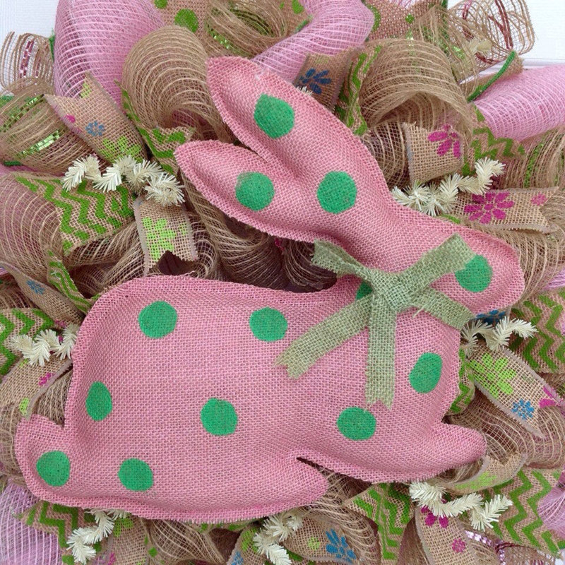 Lapin de Pâques à pois rose en toile de jute