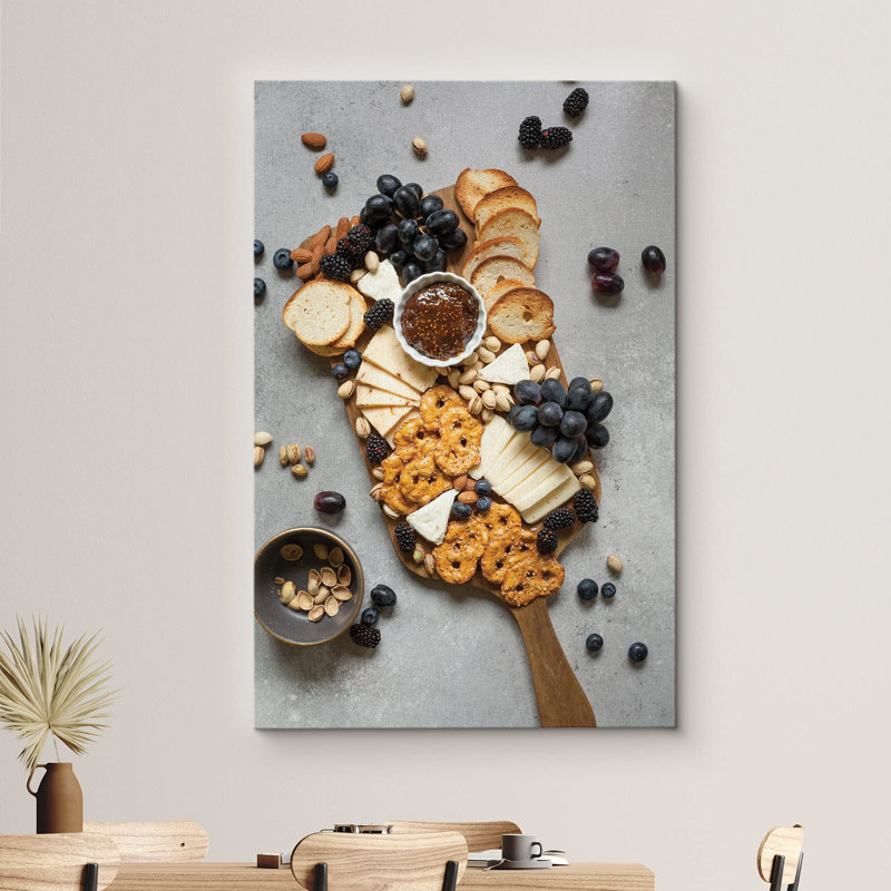 Bretzel, raisin, fromage et pain, plat de fruits, photographie de nourriture ultra chic, H 48 po x l 32 po