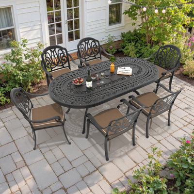 Ensemble de salle à manger d'extérieur ovale 6 personnes 81,89 po L avec trou pour parasol, 6 chaises empilables, coussins bruns