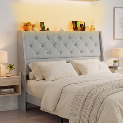 Tête de lit ergonomique capitonnée Queen Size avec rangement, tête de lit moderne en lin capitonnée avec oreilles, éclairage DEL et poste de charge, adaptateur pour sommier, hauteur réglable, montage facile, gris pâle
