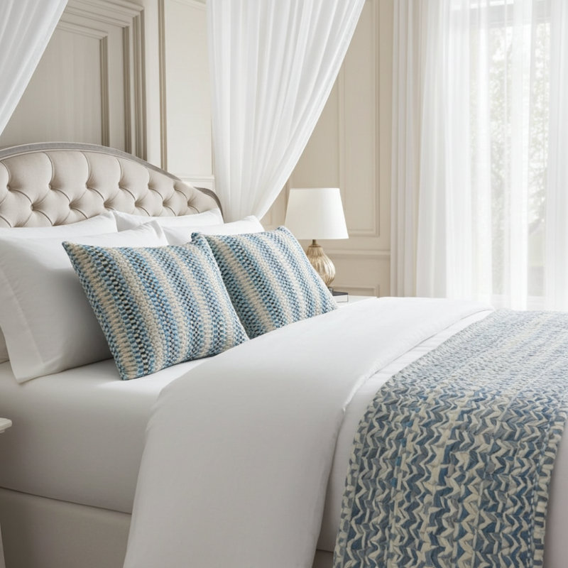 Coussin de luxe fabriqué à la main Gate, 26 po x 26 po, Coussin décoratif