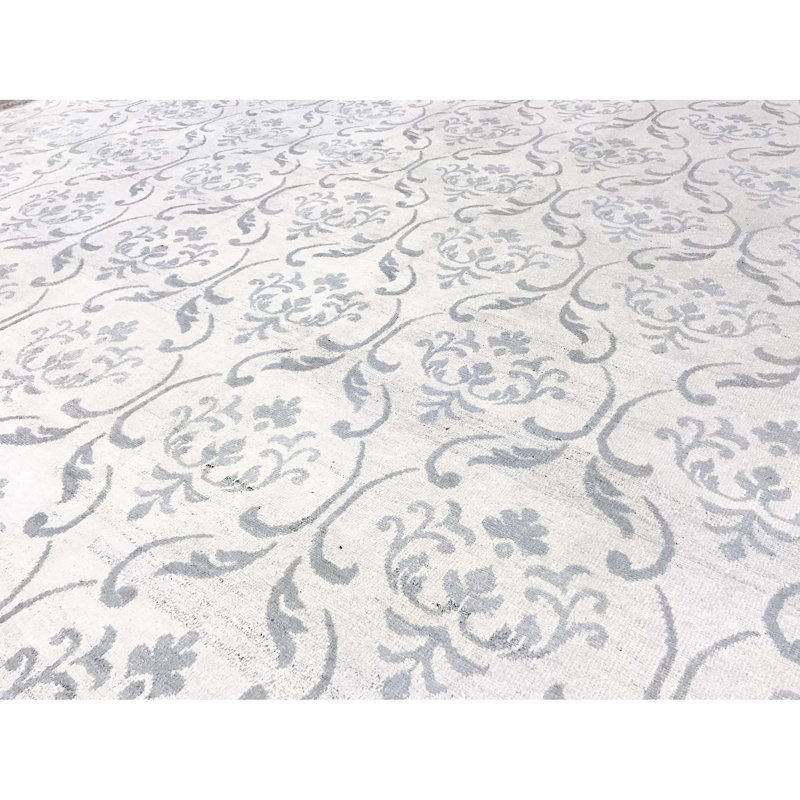Neo Villa Damask Area Rug in Silver, Rectangle 10' x 13'10"