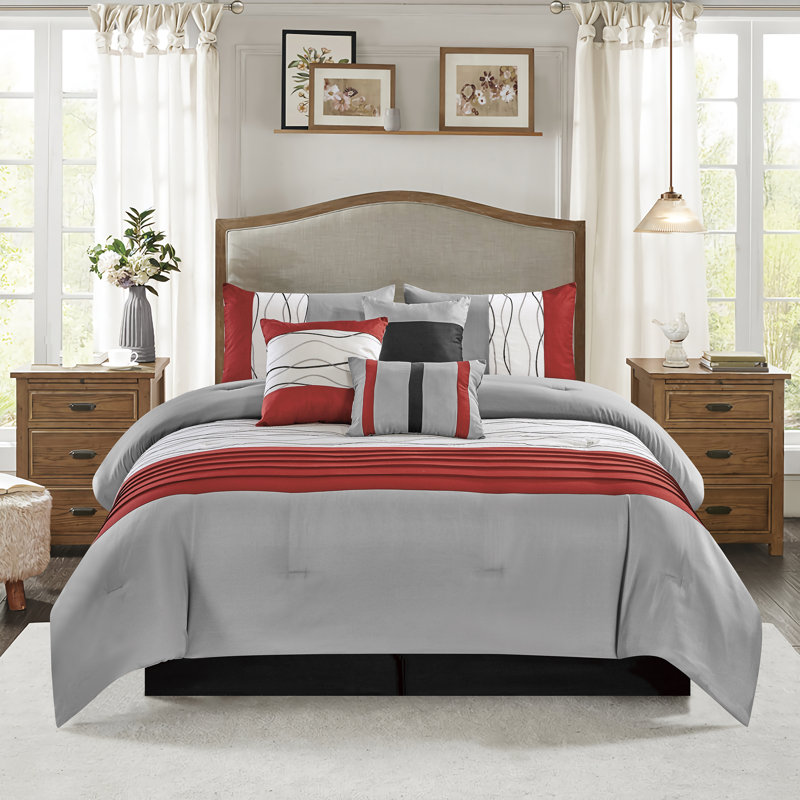 Ensemble d'édredon brodé rayé très grand 7 pièces Hayward, Édredon de grande taille et 6 pièces supplément