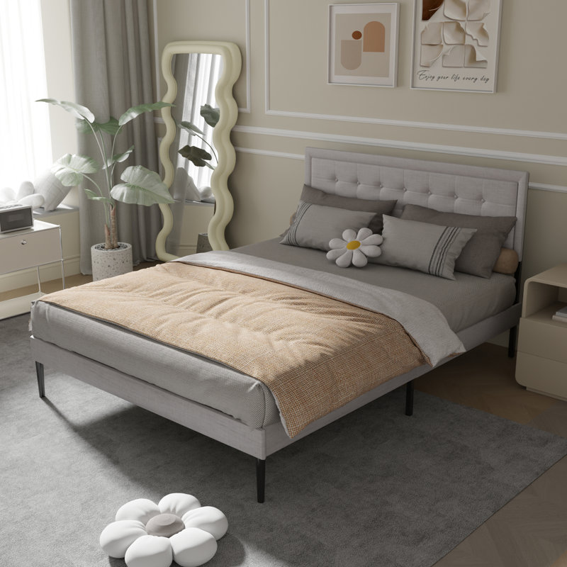 Structure de lit grand avec tête de lit rembourrée pour un sommeil réparateur
