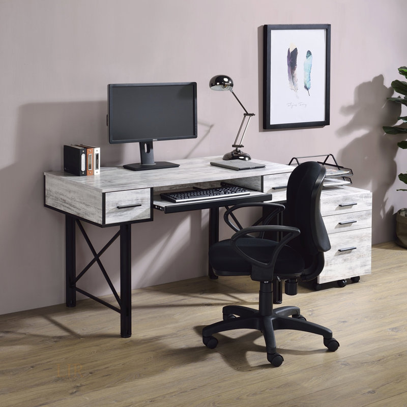 Bureau d'ordinateur à finition blanche et noire avec plateau de rangement et clavier pour un espace de travail efficace