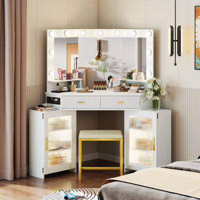 Ensemble de coiffeuse de maquillage moderne avec miroir et armoires Modern Corner