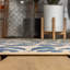 Tapis d'intérieur / extérieur bleu marine / vert à motif floral texturé Hagy-175761727