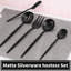 Ensemble d'ustensiles de service moderne noir mat, couverts 5 pièces en acier inoxydable avec finition satinée, cuillères et fourchettes de service rondes allant au lave-vaisselle-337120142