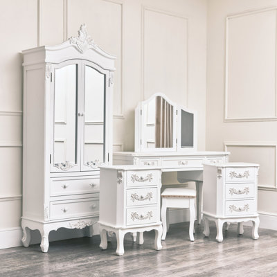 Comesanas 6 Piece Bedroom Set
