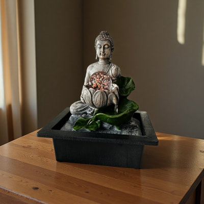 Fontaines de Bouddha avec un sourire exquis