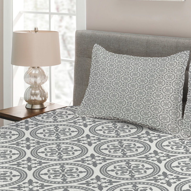 Traditional Polyester Geometric Shapes Coverlet, King Bedspread + 2 Shams