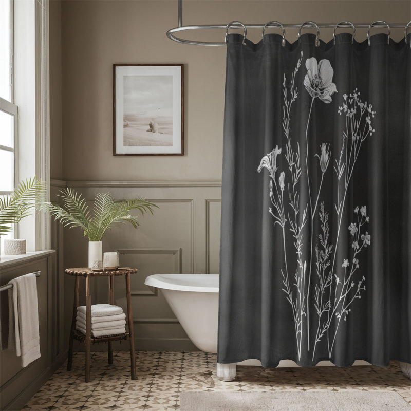 Rideau de douche standard noir et blanc à motif floral - 1 pièce, H 74 po x l 71 po