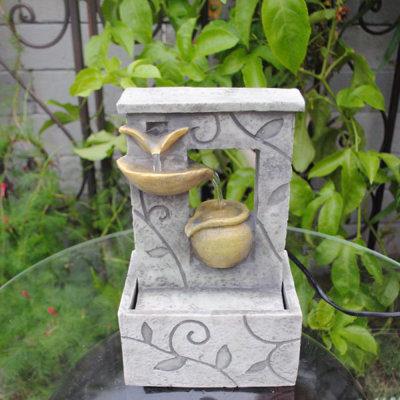 Fontaine en feuille de résine Aleida